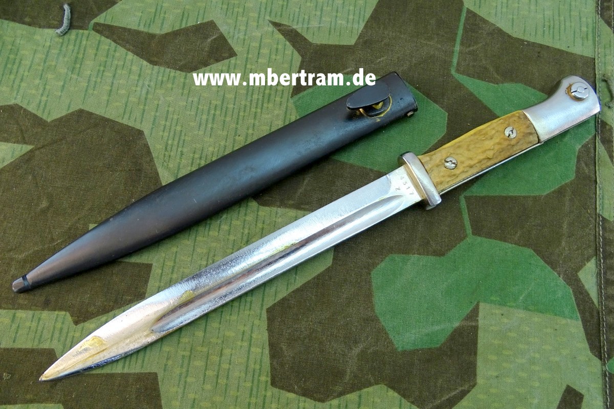 Verchromtes Extra Bajonett SG 84/98, cof 43, Horn Griffschalen, Repro Scheide