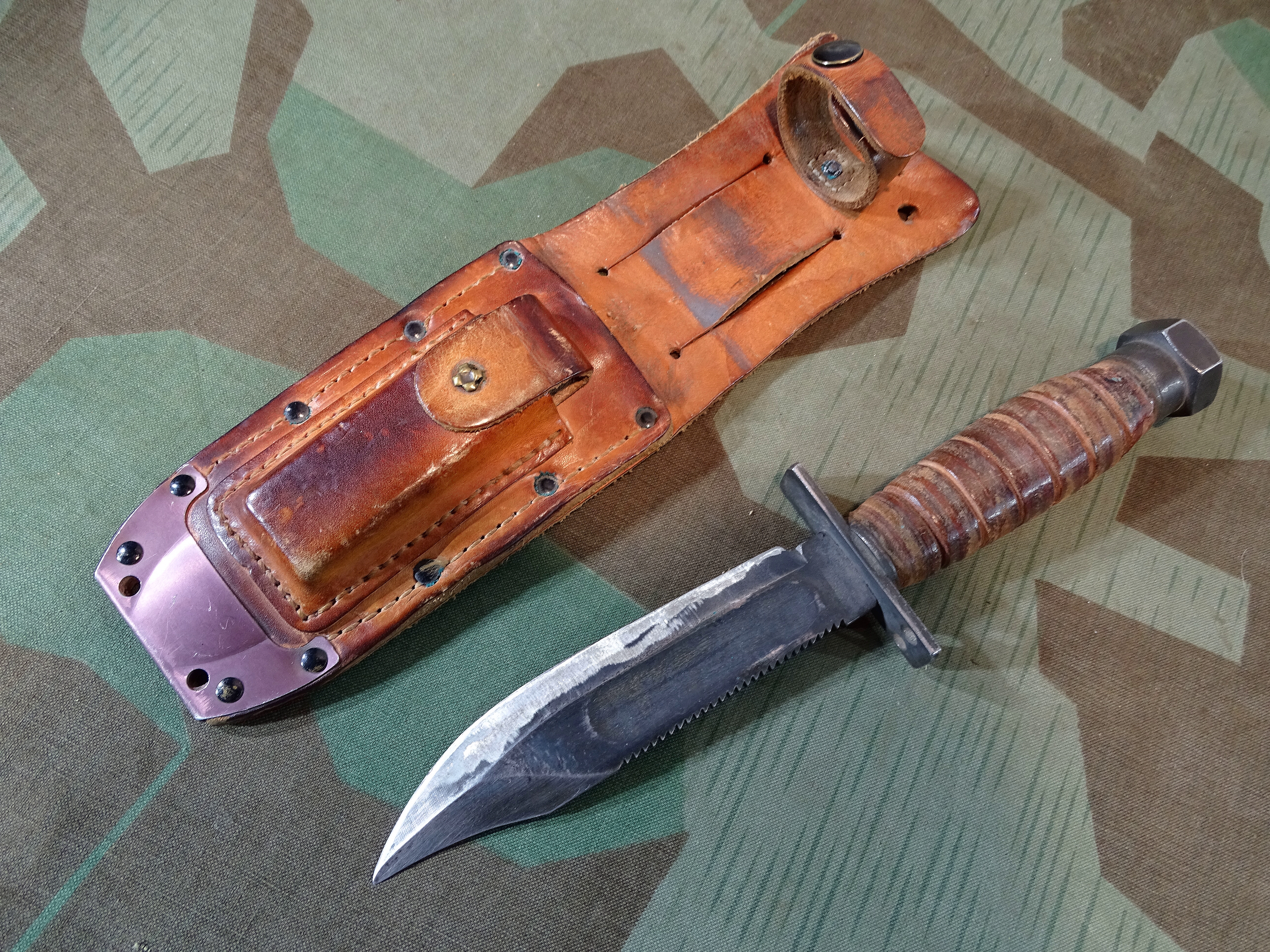 US Air Force Jet Piloten Überlebensmesser mit Schleifstein / USAF Jet Pilot Survival Knife, Camillus NY 1984 US Air Force Jet Piloten Überlebensmesser mit Schleifstein / USAF Jet Pilot Survival Knife, Camillus NY 1984