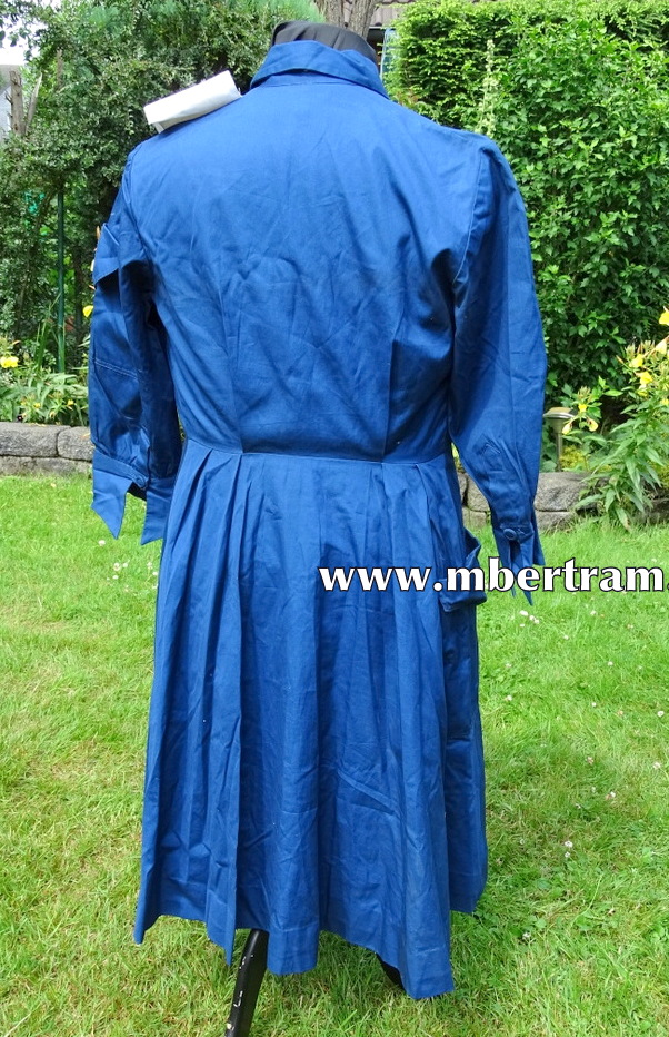 Krankenschwesterntracht wie 40er Jahre. Blaues Kleid