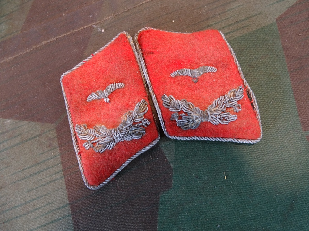 Paar Kragenspiegel Leutnant Luftwaffe Artillerie / Flak, getragene Originale, von der Uniform abgetrennt. 