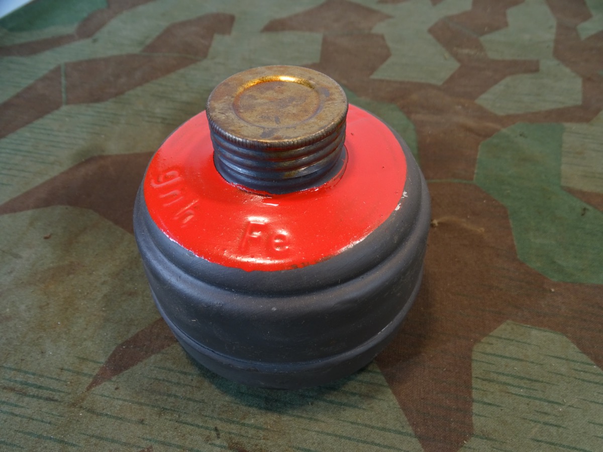 Früher Bundeswehr Üb - Gasmasken Filter aus Wehrmachtsfertigung  gnh FE 41