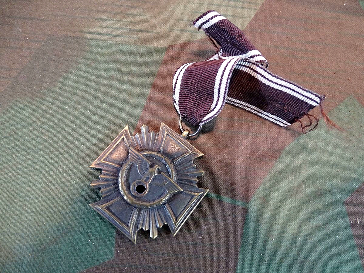 Replik Dienstauszeichnung der NSDAP in Bronze mit Band