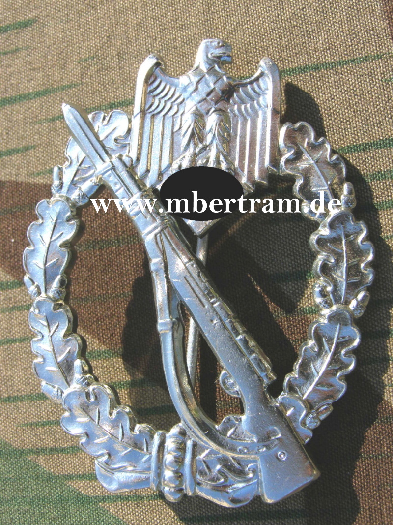 INFANTERIESTURMABZEICHEN IN SILBER, O. HERSTELLER