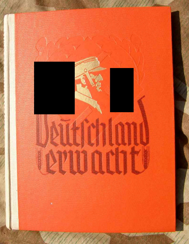 "Deutschland Erwacht". Orangeroter Einband 1933