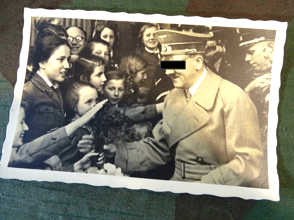 Propaganda Portrait Postkarte Adolf Hitler mit HJ und BDM Kindern