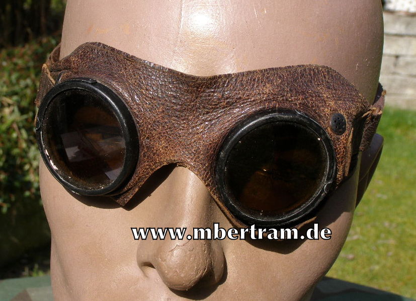 Wehrmacht Staubbrille, braunes Leder. Getönte Gläser.