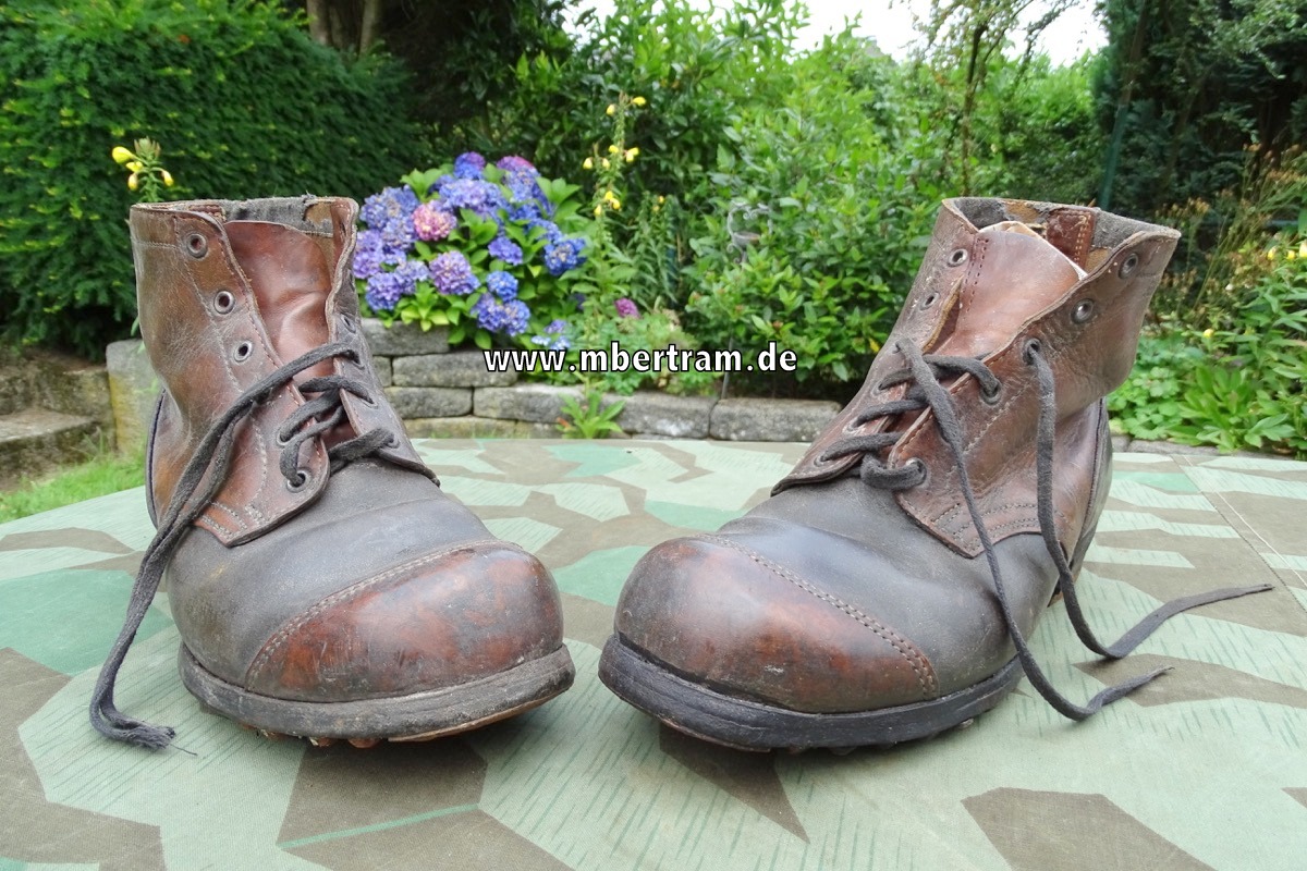 Luftwaffen Felddivision, braune Schnürschuhe / Marschschuhe, benagelt 1944