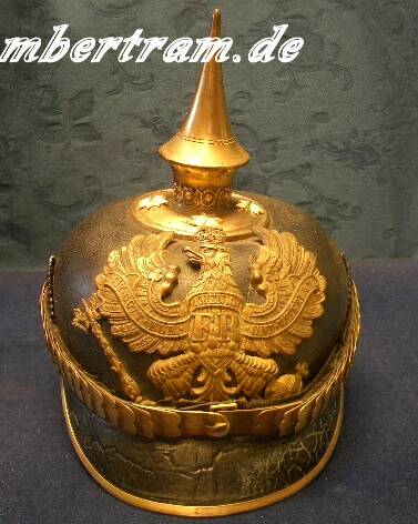 876-1 Preussische Offizierspickelhaube , Leder.