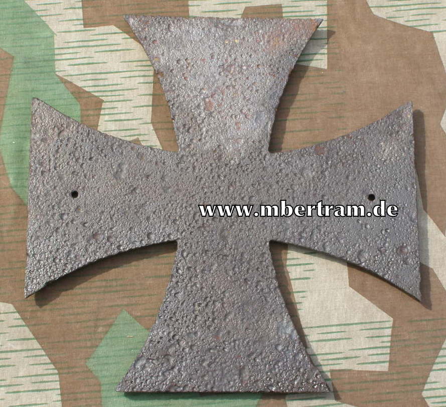 Eisernes Kreuz 1914, Höhe ca. 25 cm. Eisen, magnetisch.