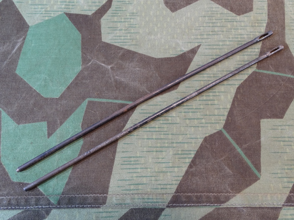 2 Putzstöcke für Mauser Gewehre / K 98,1. und 2. Weltkrieg, ca. 31cm , Gewindeschaden. 