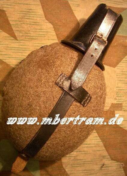 WH Feldflasche M41, Beriemung, Bakelitbecher, Filz, SSL 41