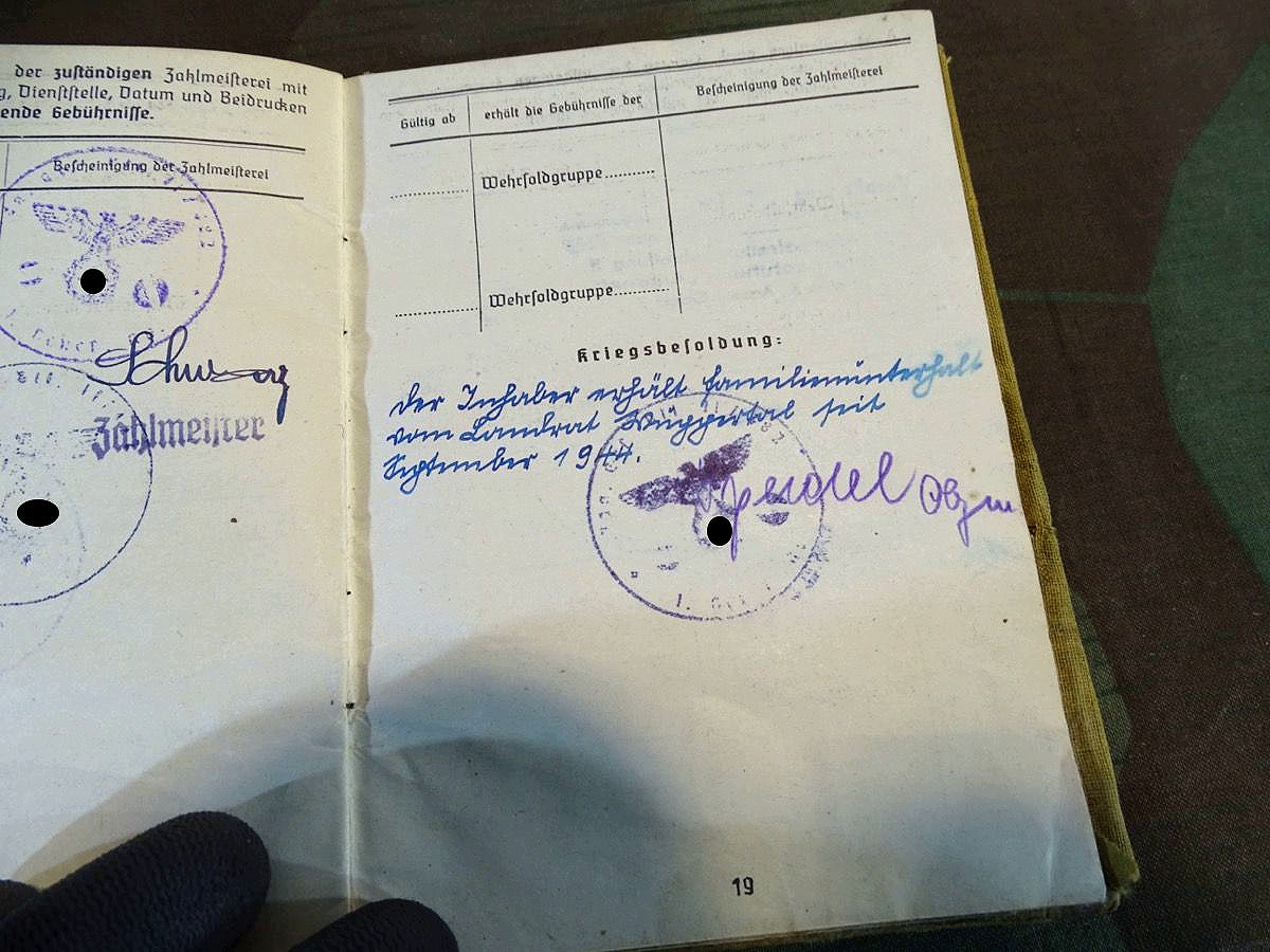 Soldbuch Grenadier Artur B, Jäger Ers. Btl. II/482, 5 Orden eingetragen Soldbuch Grenadier Artur B, Jäger Ers. Btl. II/482, 5 Orden eingetragen