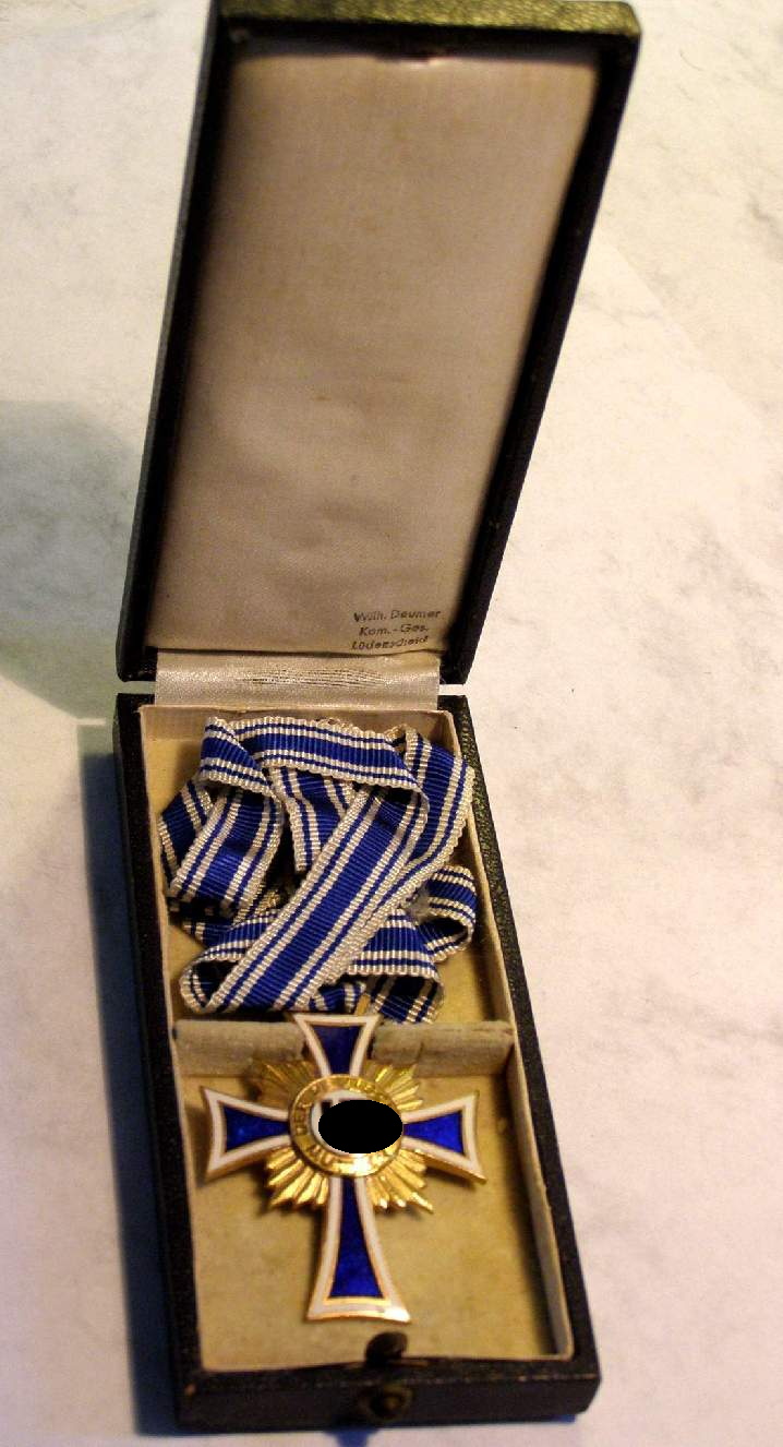 Mutterkreuz in Gold mit Schatulle, W. Deumer Lüdenscheid
