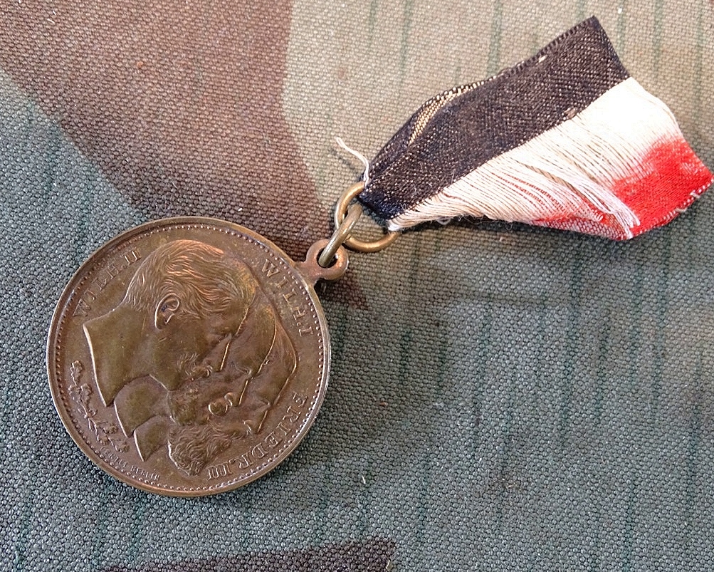 Medaille 40 Jahre treuen Gedenkens 1870/71- 19-10, Rückseite mit Eisernem Kreuz, Hst. Oertel Berlin