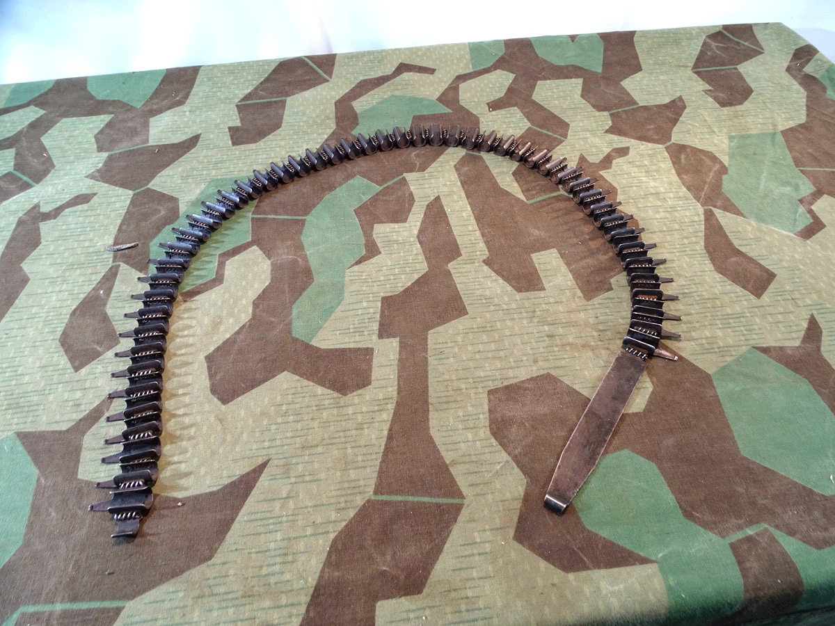 Wehrmachts  50er Patronengurt / Gurtkette mit festem Einführer ( Selten )  bhm 12.40, Fa. Auerswald, Grünhain / Sa.  Wehrmachts  50er Patronengurt / Gurtkette mit festem Einführer ( Selten )  bhm 12.40, Fa. Auerswald, Grünhain / Sa.