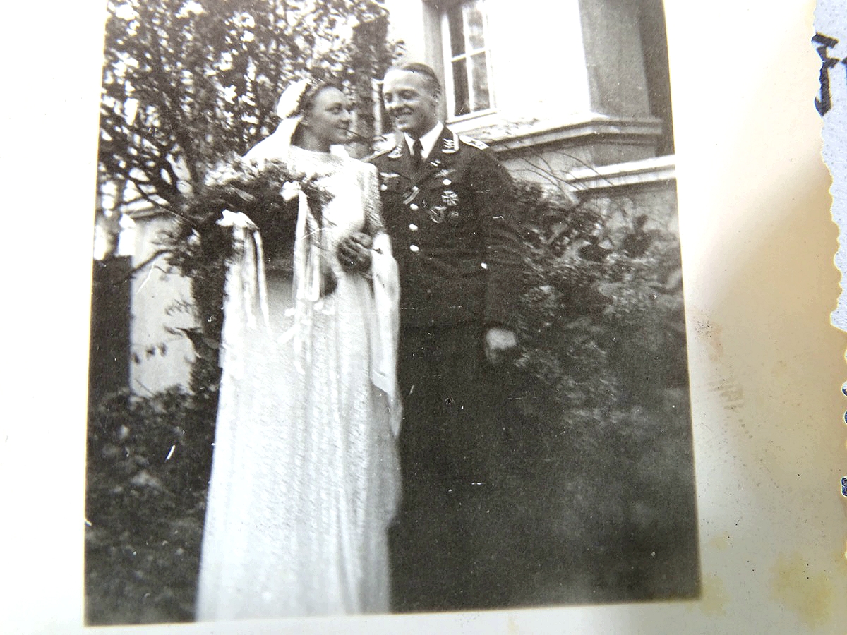 Fotonachlass mit Kopie der Urkunden, DK Gold Träger und Ehrenpokal Inhaber Jagdflieger d. Luftwaffe Fotonachlass mit Kopie der Urkunden, DK Gold Träger und Ehrenpokal Inhaber Jagdflieger d. Luftwaffe