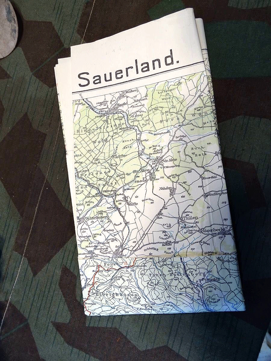Schwarze Leder Kartentasche der Luftwaffe LBA ( S) mit diversem alten Inhalt. 