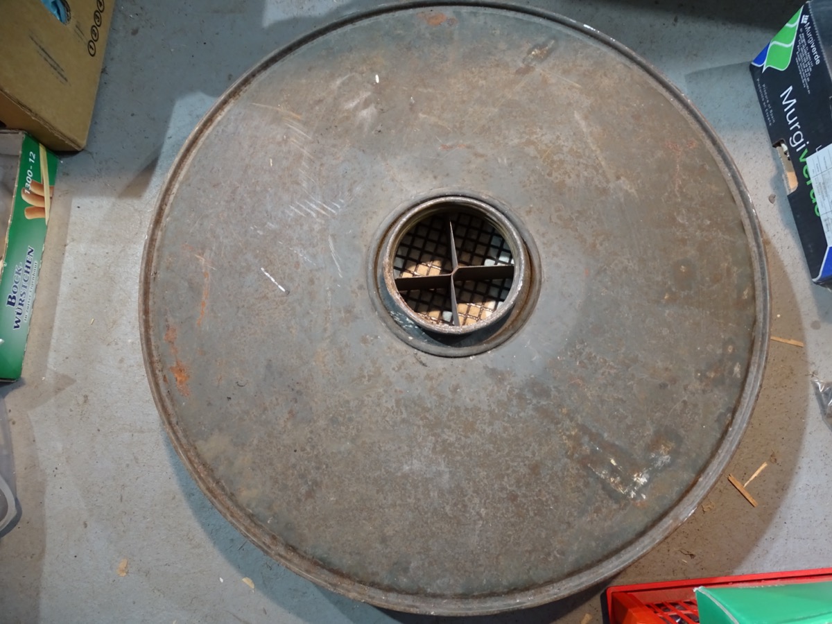 Luftschutz Raumfilter R 2 4 S der Fa. Auer von 1942, Originalfarbe und Beschriftung, Durchmesser ca. 60 cm