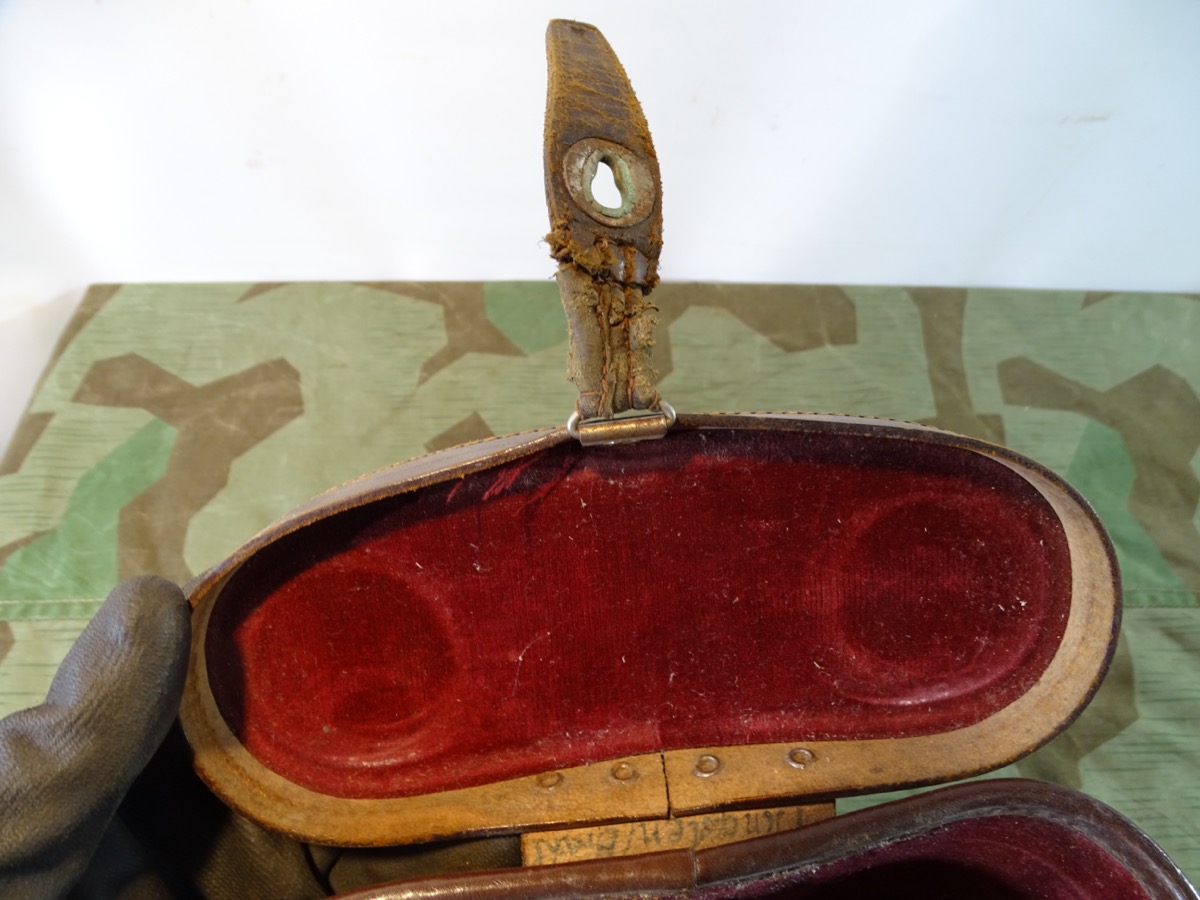 Brauner Leder Köcher für ein Fernglas 10x50 Brauner Leder Köcher für ein Fernglas 10x50