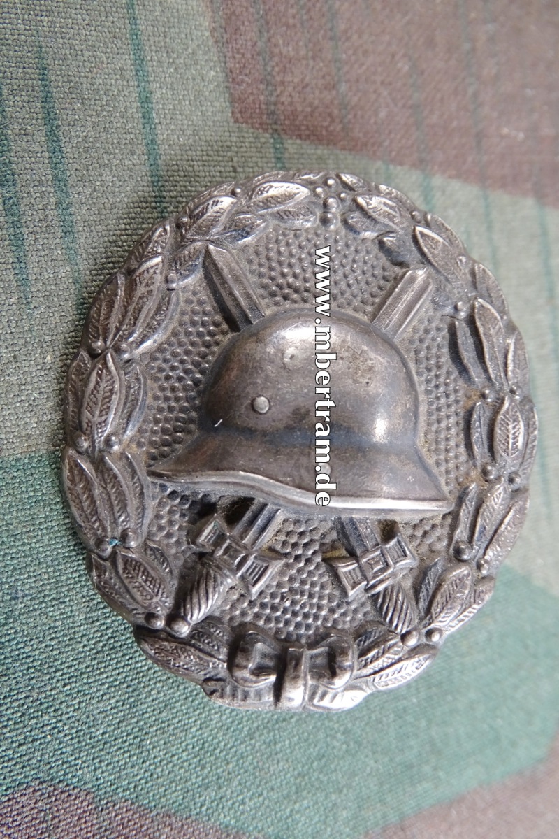 Verwundetenabzeichen, massiv 800er Silber 1918, hohl, Sicherungsklappe. SELTEN