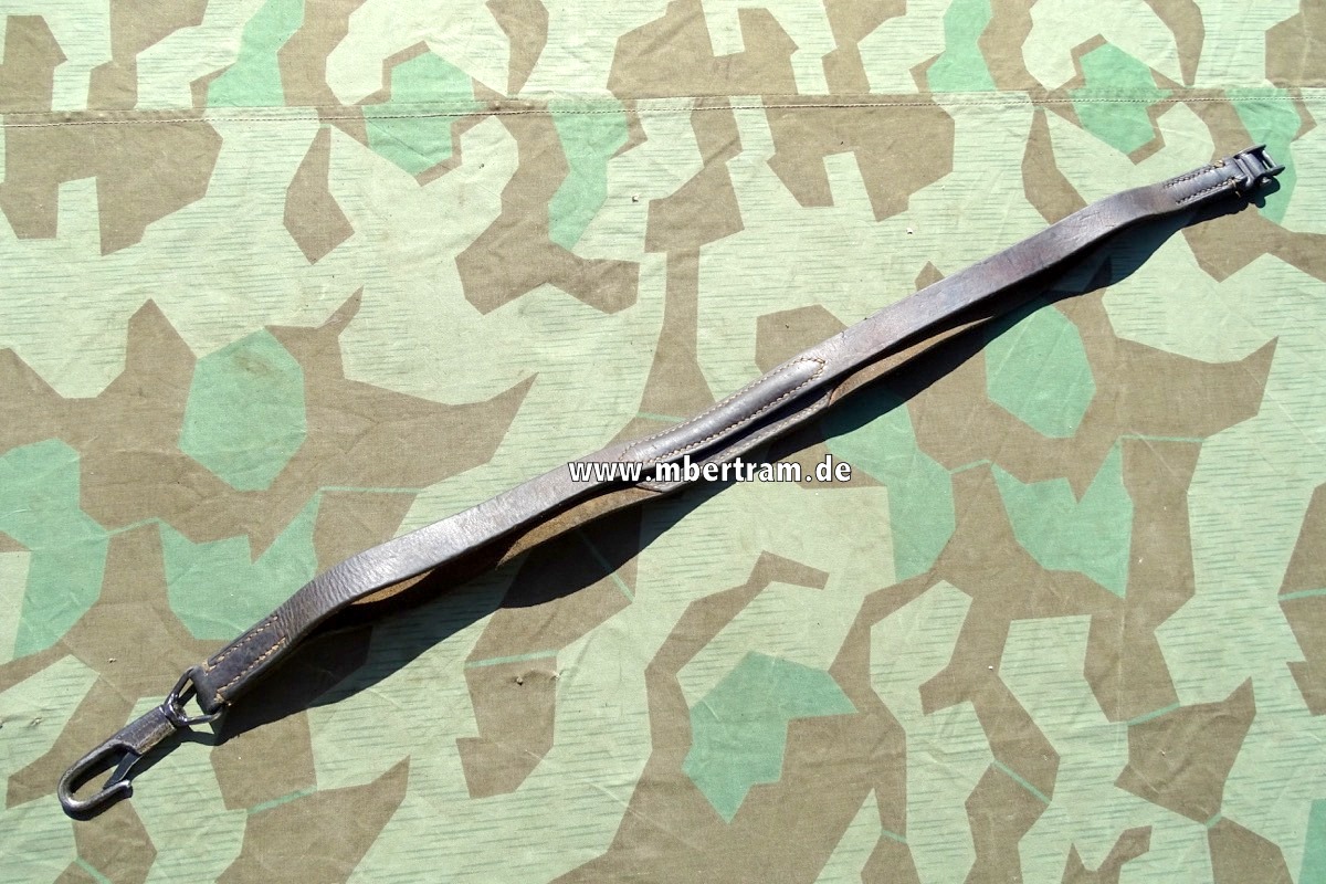 MG 42 Riemen Wehrmacht, Karabinerhaken aus Nachkriegsfertigung