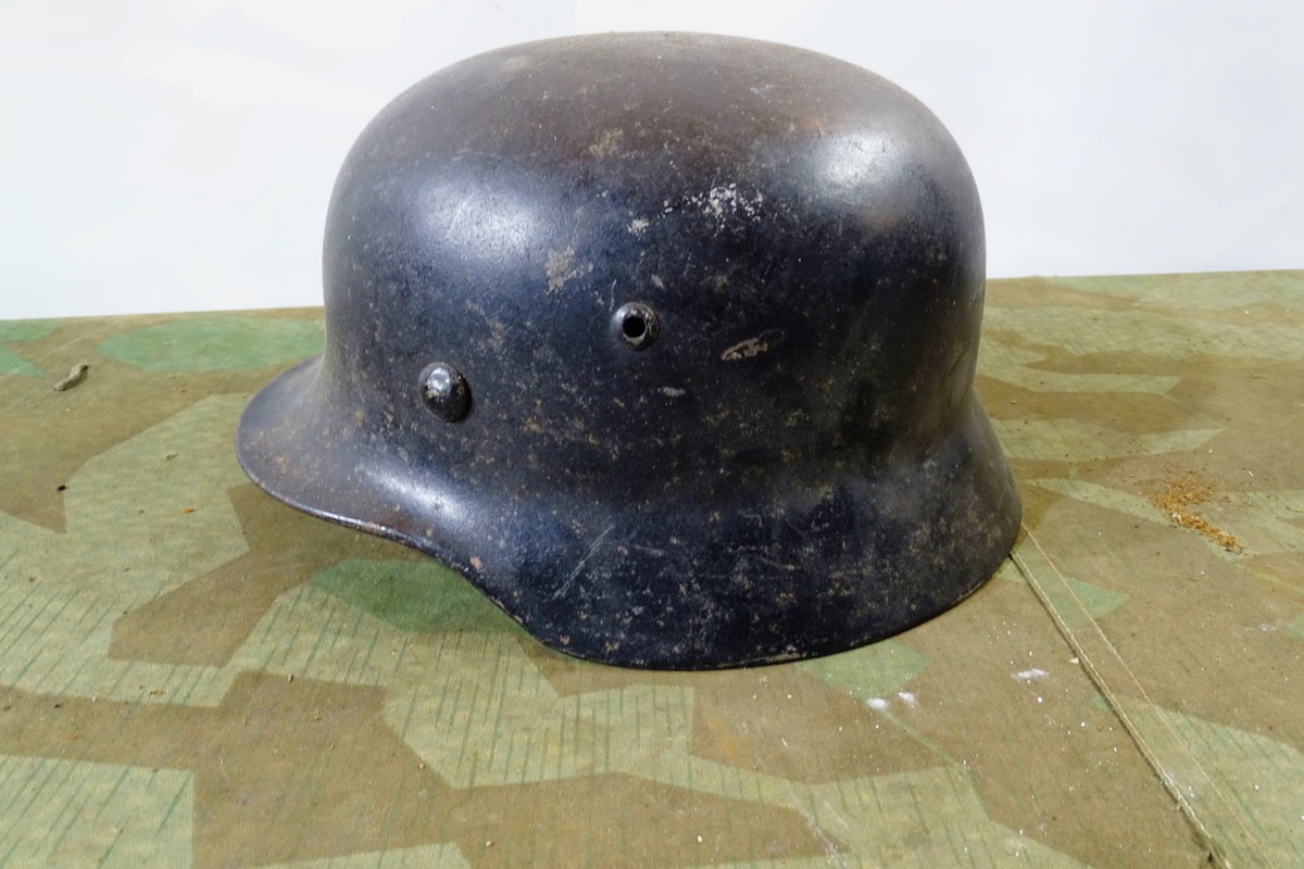 Wehrmachts Stahlhelm  M 35 " Q 66" weiterbenutzt bei Feuerwehr. Glattes Metall.