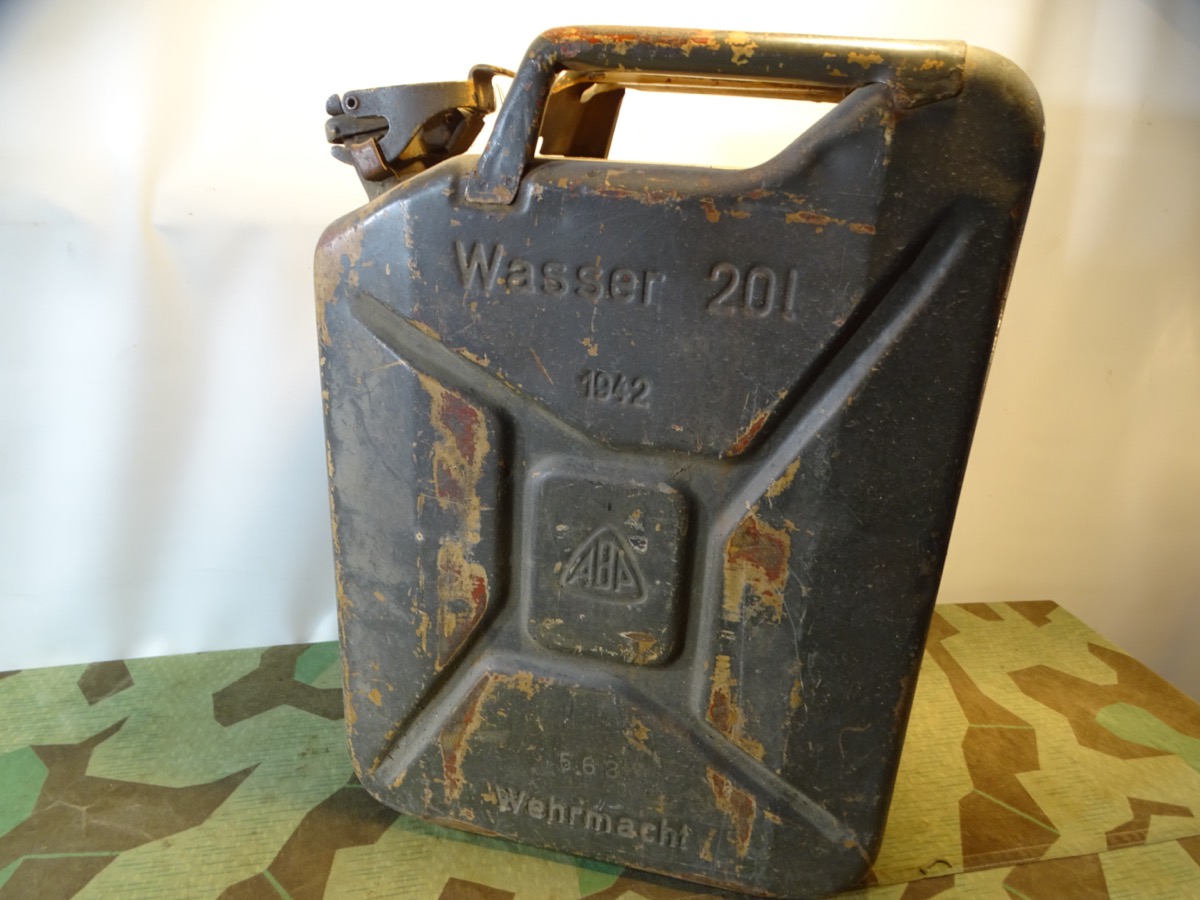 Wasser Kanister, 20 L ,"1942, Wehrmacht" , feldgrau, darunter sandfarben, Südfront, Afrika Korps