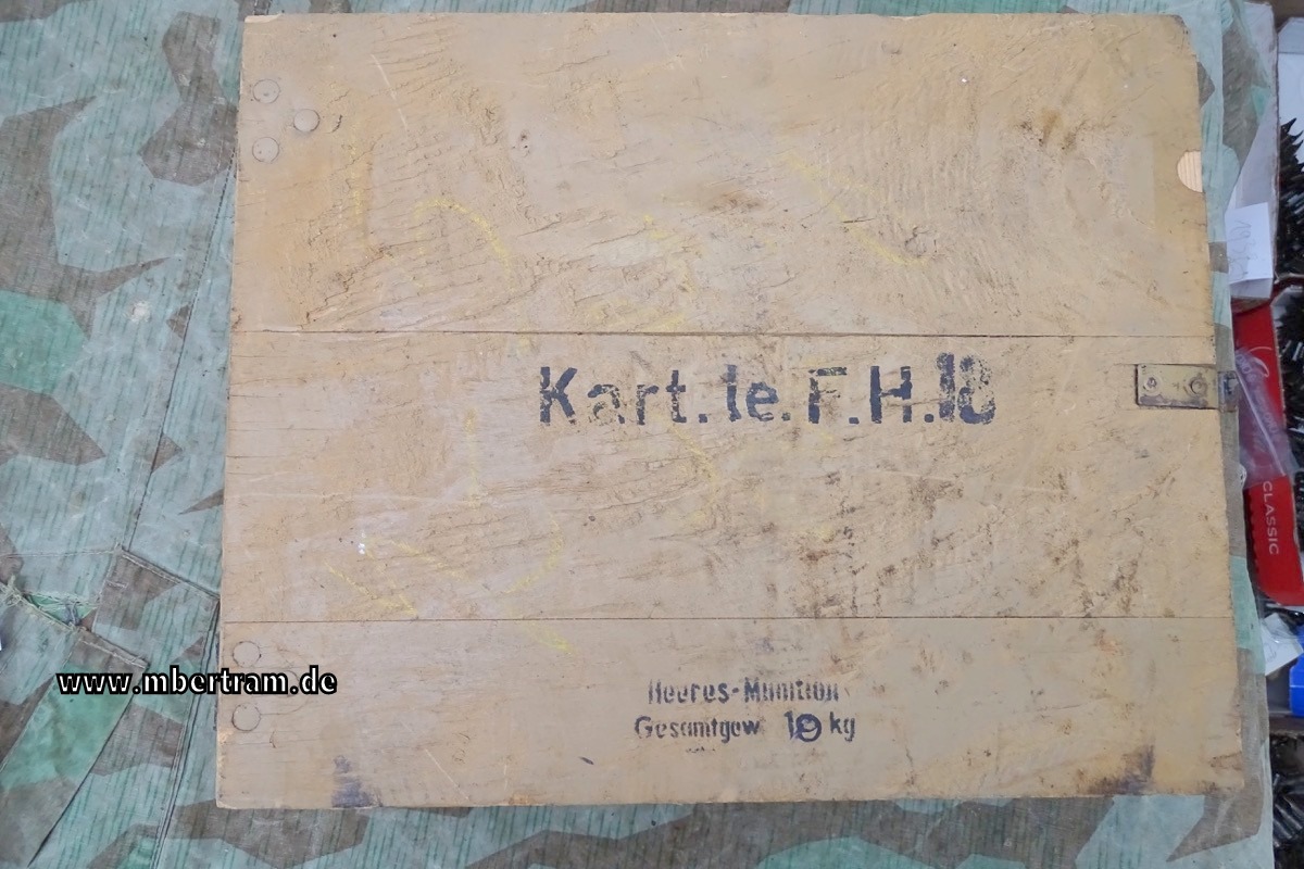 Wehrmacht Kartuschkasten für "le.FH.18", sandgelb, 1 Bakelit Behälter