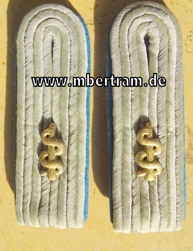 Paar Schulterstücke Wehrmacht Arzt, Rang Leutnant  zum aufschlaufen