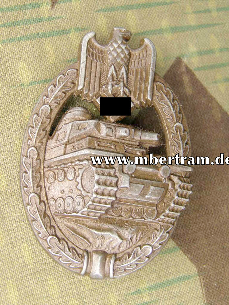 Panzerkampfabzeichen in Bronze - " Daisy A"  Feinzink bronziert, Top Erhaltung.