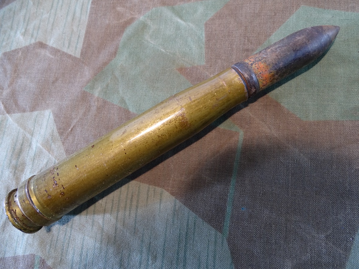 Deko-Patrone 2 cm Flak 38, Panzergeschoss, Originalfarbe, Stahlhülse