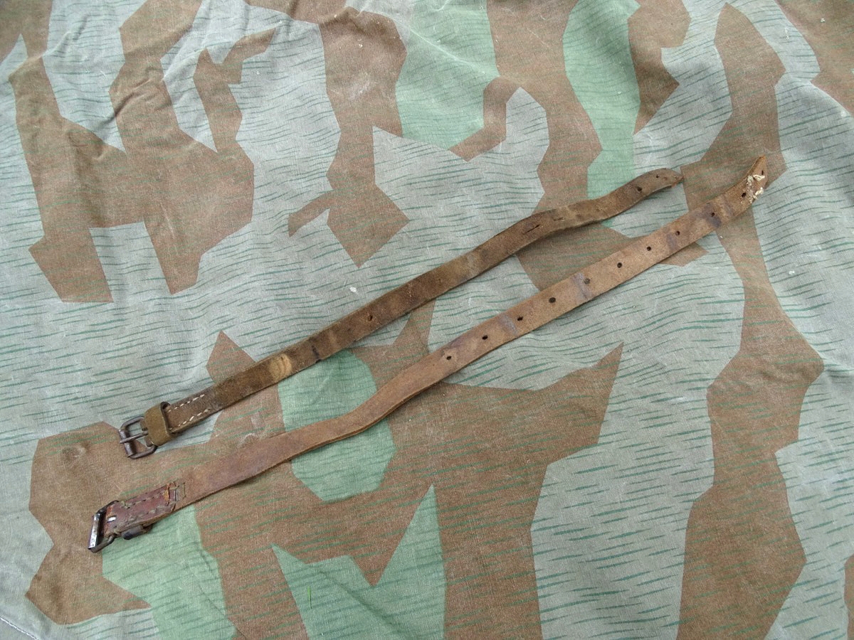 Dreieckszeltbahn Wehrmacht, farbfrisches Tarnmuster, 1939, 2 Riemen (5) Dreieckszeltbahn Wehrmacht, farbfrisches Tarnmuster, 1939, 2 Riemen (5)