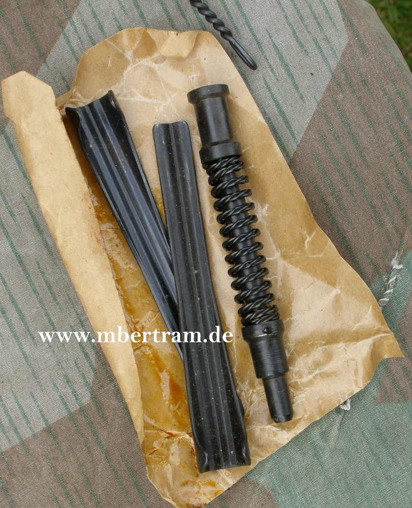 10332-35 WH MG 42 Zubehörtasche, 1944/45 Ersatzstoff, gefüllt