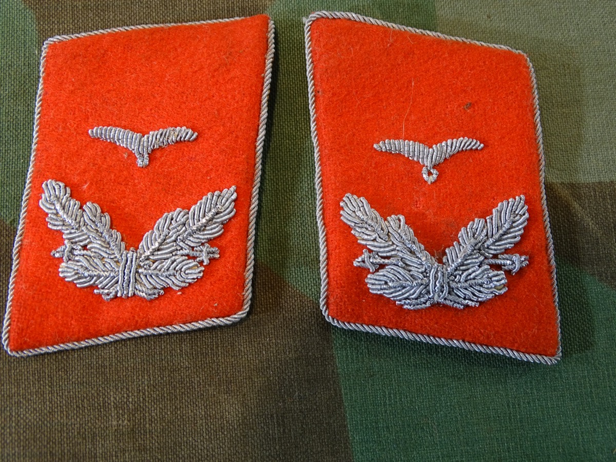 Paar Kragenspiegel Leutnant Luftwaffe Artillerie / Flak