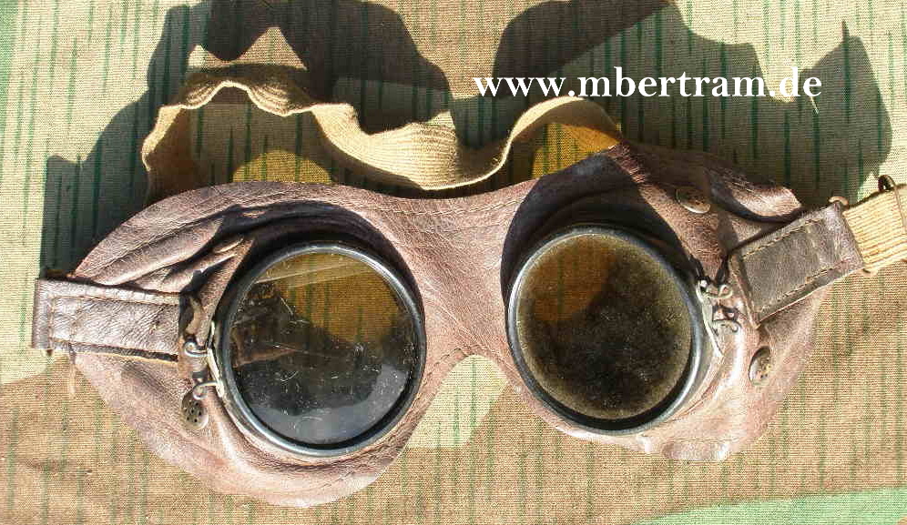 Wehrmacht Staubbrille, / Kradfahrerbrille. Braunes Leder.Getönte Gläser.