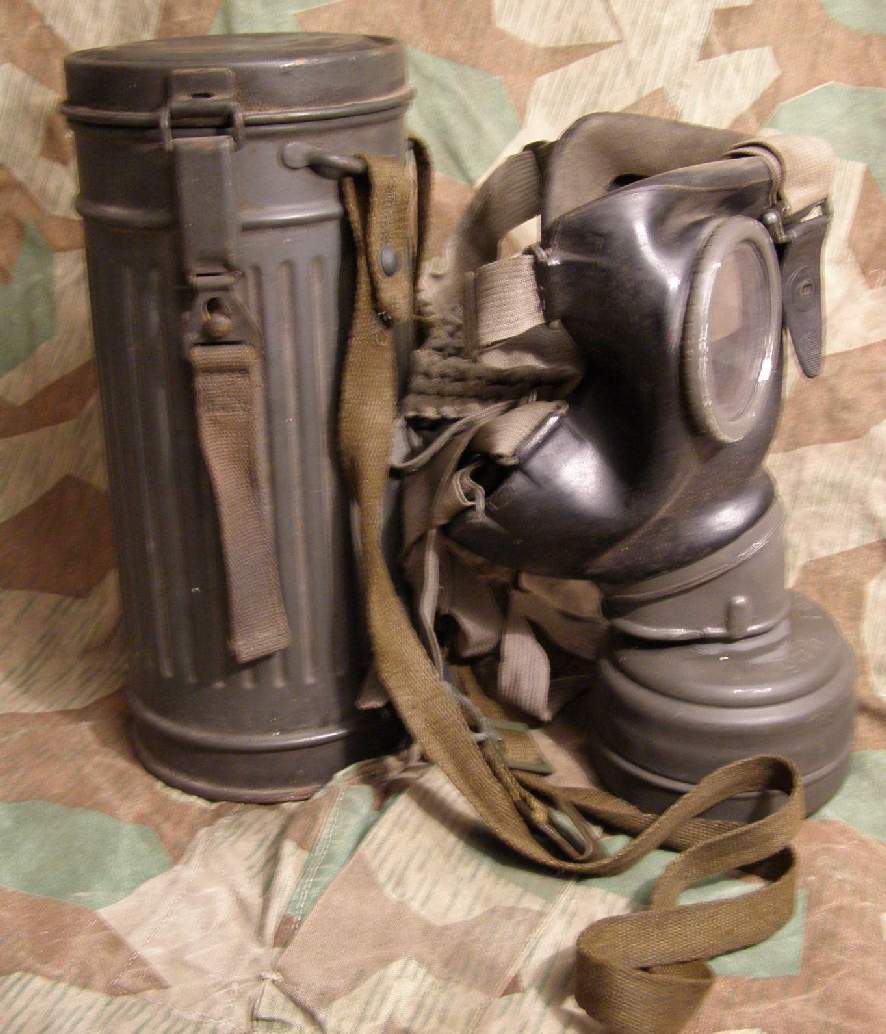WEHRMACHTS GASMASKE IN HOHER BLECHDOSE Z 2