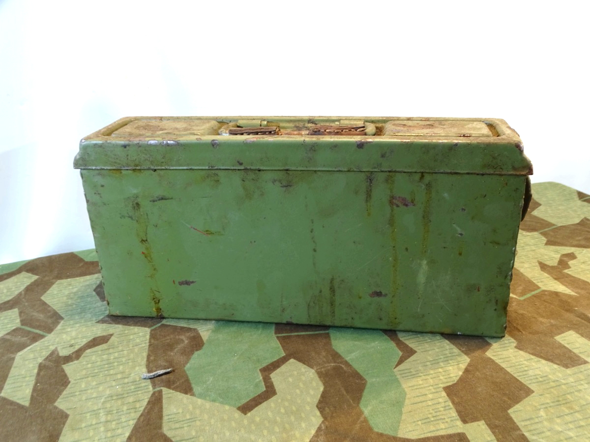 Wehrmacht Patronenkasten 41, mittelgrün überstrichen, brh 1944