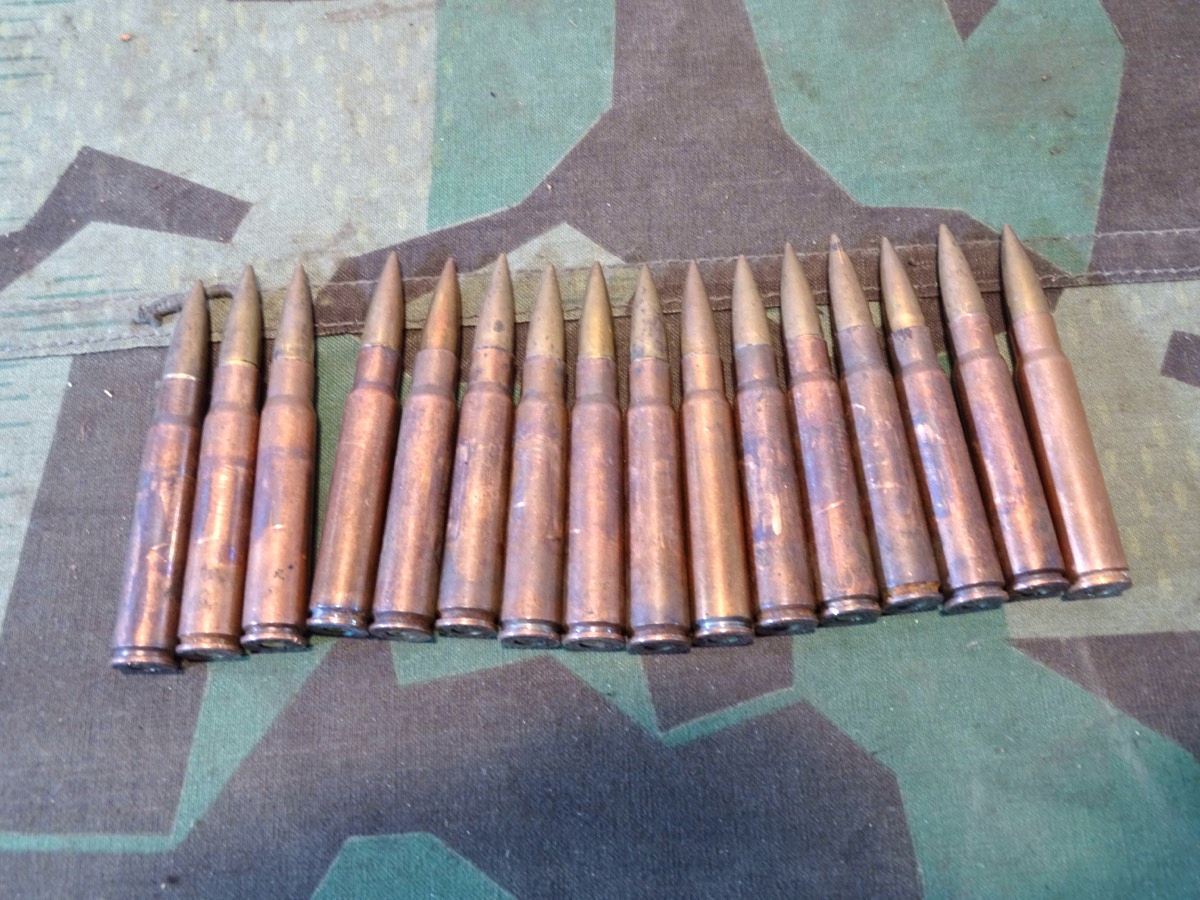 13 frühe Wehrmachts Deko Patronen 8x57 , verkupferte Eisenhülsen, alle P 132 / 20/ 1939