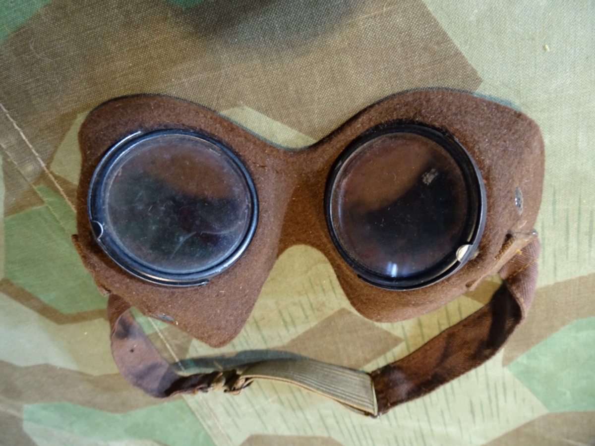 Wehrmacht Staubbrille, / Kradfahrerbrille.  Seltrenere Variante mit Filz Korpus. Getönte Gläser. 