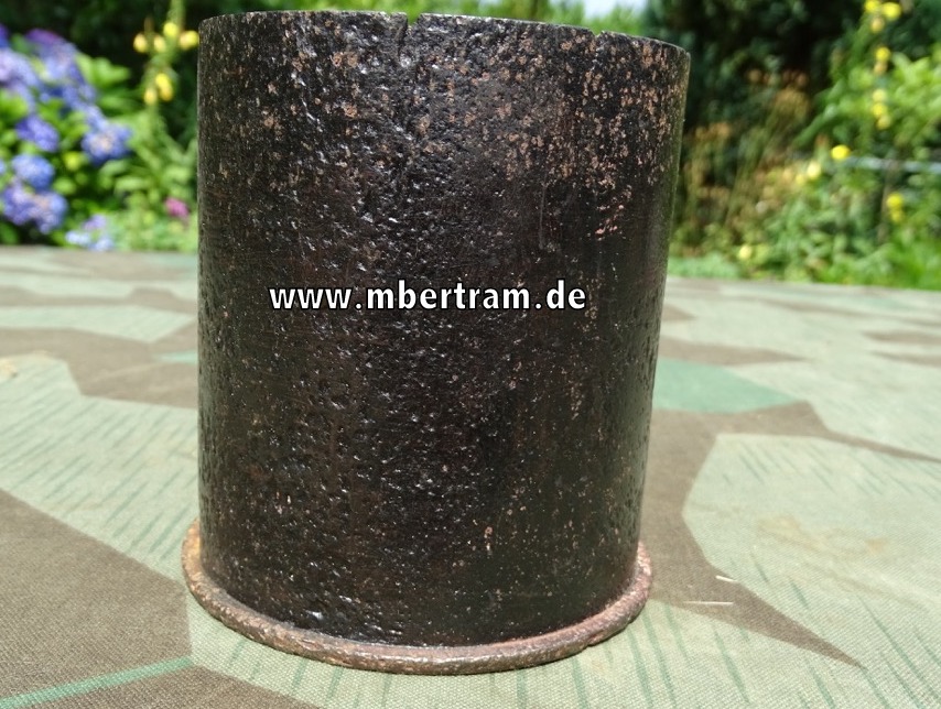 Eisen Kartusche / Hülse für das L.Inf. Geschütz 18, 1944, Hst.: ar