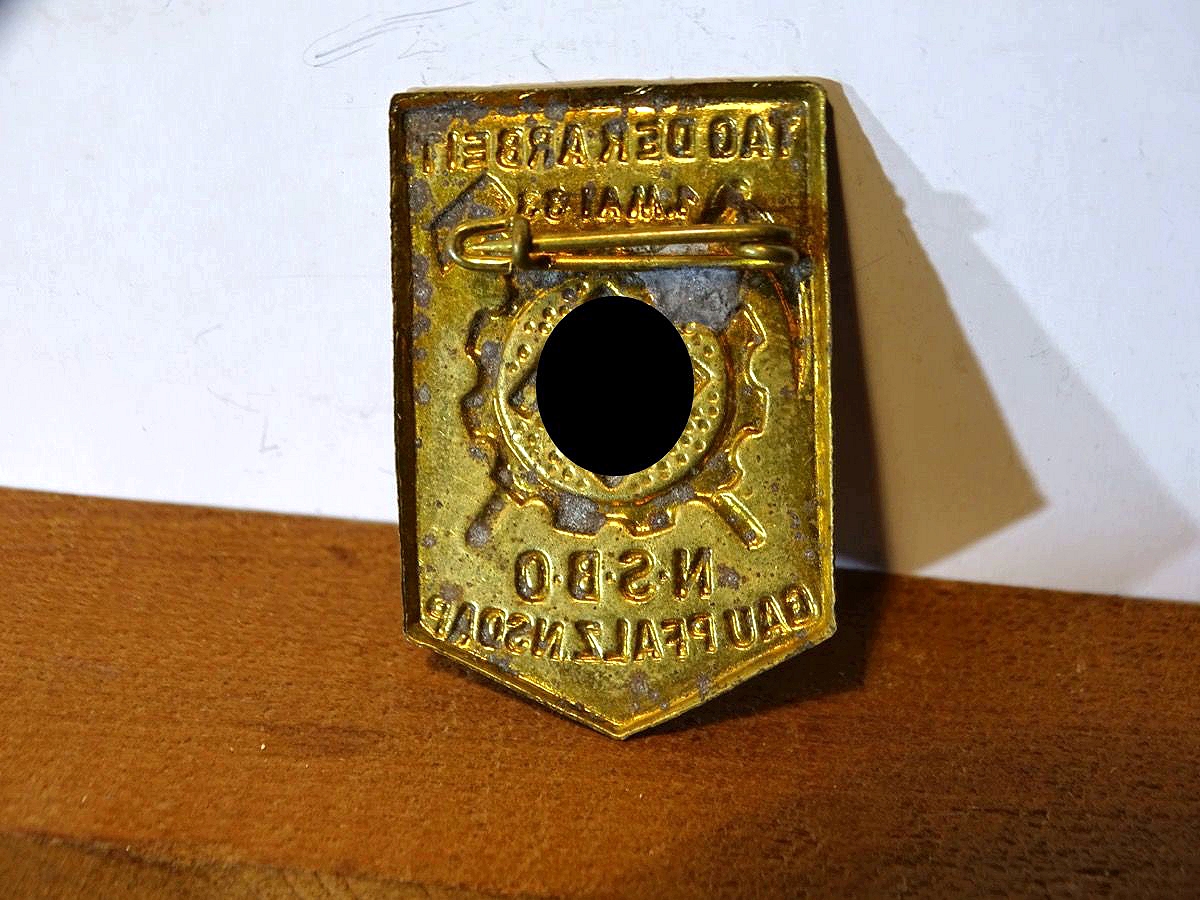 Veranstalltungs Abzeichen 1. Mai, Tag der Arbeit 1933, NSBO Gau Pfalz NSDAP, Blech 