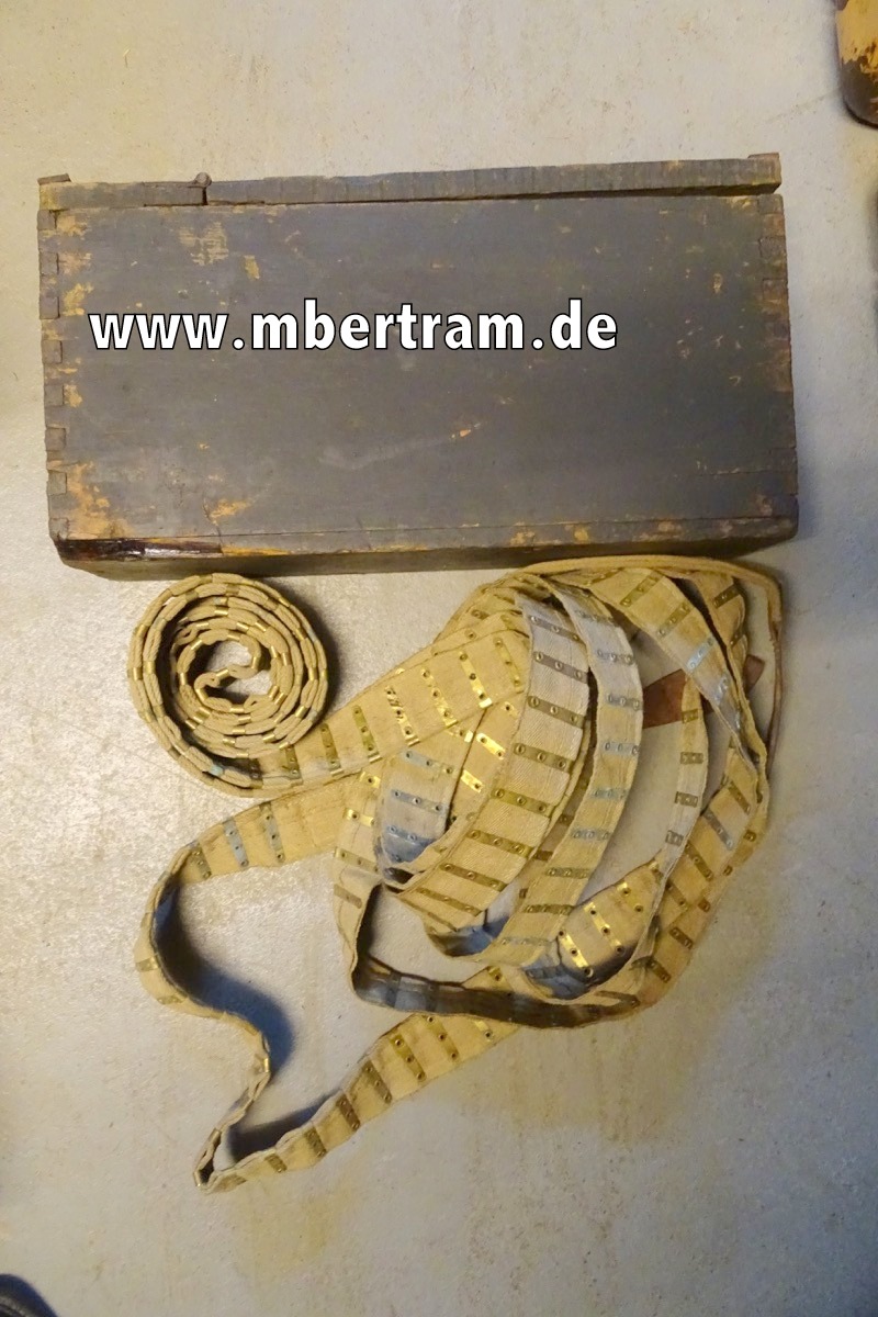 Holz Gurtkasten 1. Weltkrieg für Schwarzlose MG 1907/12 mit 250er Stoff Munitionsgurt.