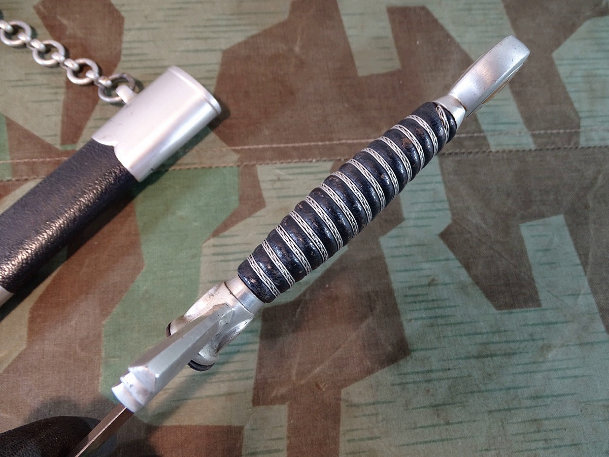 Luftwaffe Offiziersdolch 1. Modell, sogenannter "Borddolch". Alu Beschläge, Eickhorn. Luftwaffe Offiziersdolch 1. Modell, sogenannter "Borddolch". Alu Beschläge, Eickhorn.