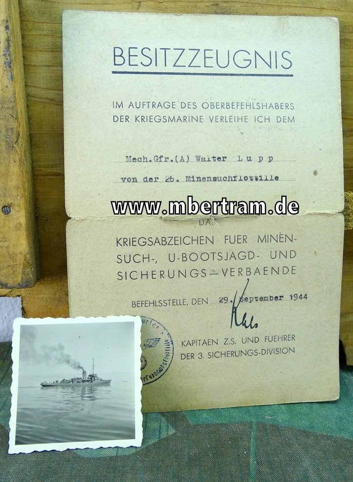 Besitzzeugnis Minenräum Abz. mit Schiffsfoto, Unterschrift Kdr. Lorient 1944, Kpt. Kals
