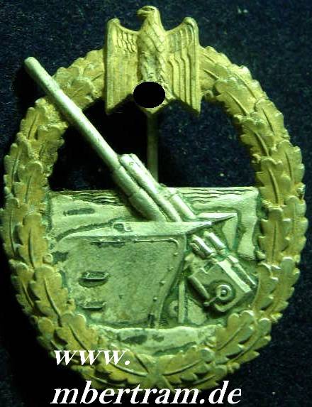 KÜSTENARTILLERIE KRIEGSABZEICHEN, Feinzink, gut vergol.