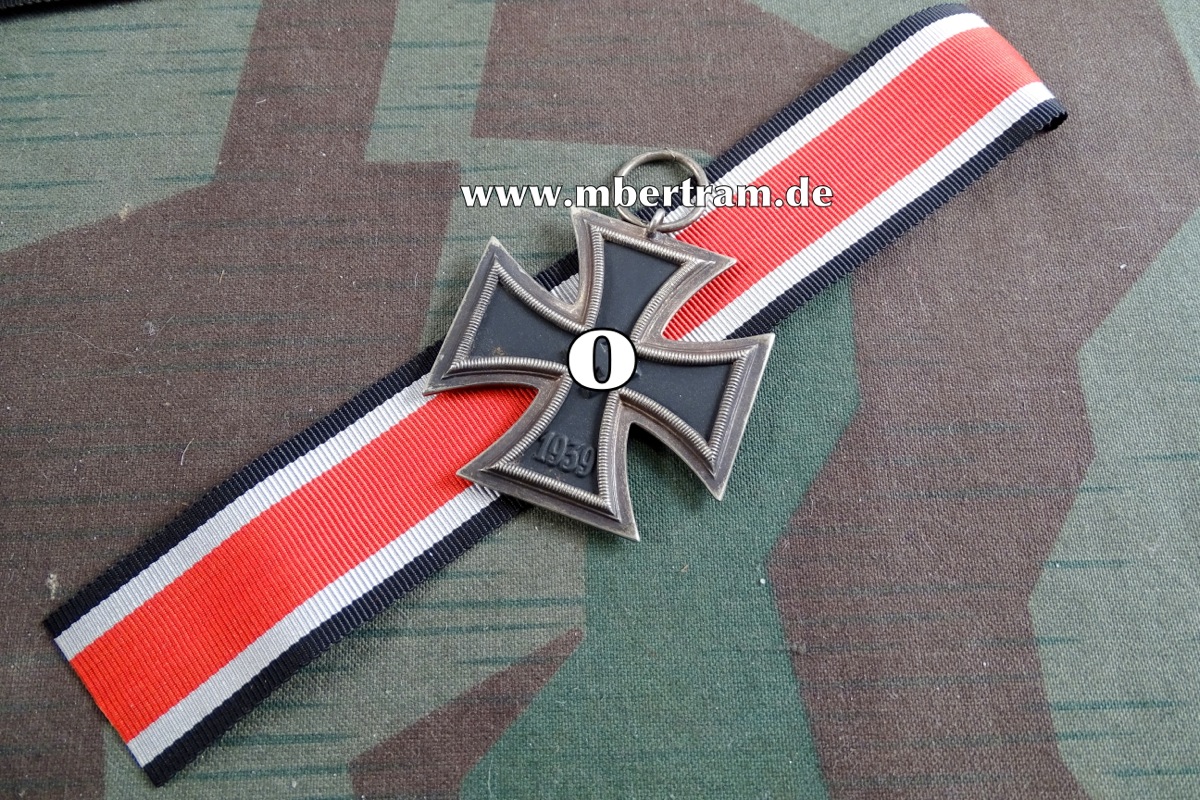 Eisernes Kreuz 1939 2. Klasse, magnetischer Kern, Band, Hst. "25"