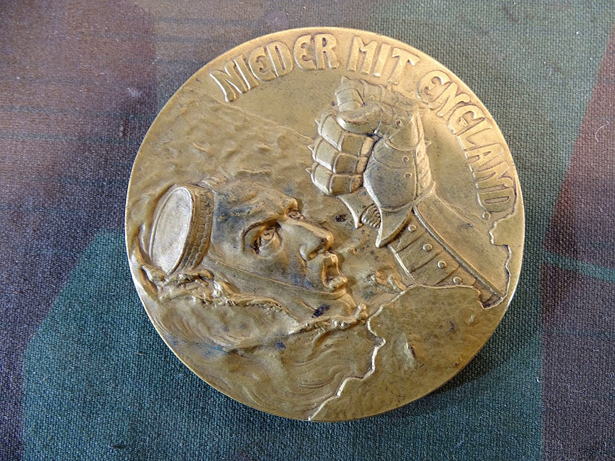 Große, patriotische Propaganda Medaille, Buntmetall " Nieder mit England, Tod dem Erbfeind 1915, U 9 