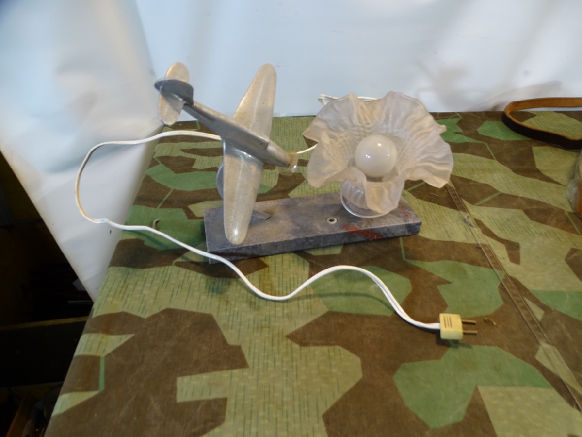 Aluminium Flugzeugmodell, 40 er Jahre mit Lampe auf Marmorsockel, 2. Weltkrieg 