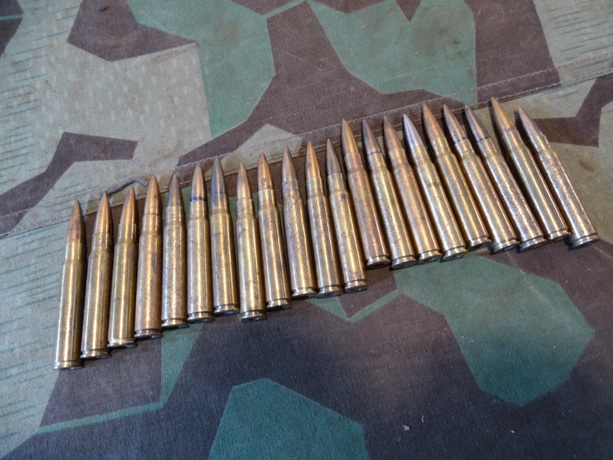 21 Späte Wehrmachts Deko Patronen 8x57 , Messinghülsen, alle hla 44 ( 1944)