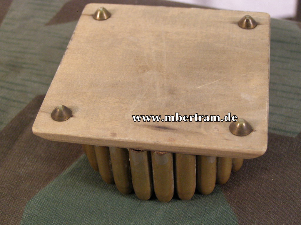 13361-5 Soldatensouvenir 1.WK. : Aschenbecher aus K98 Geschossen